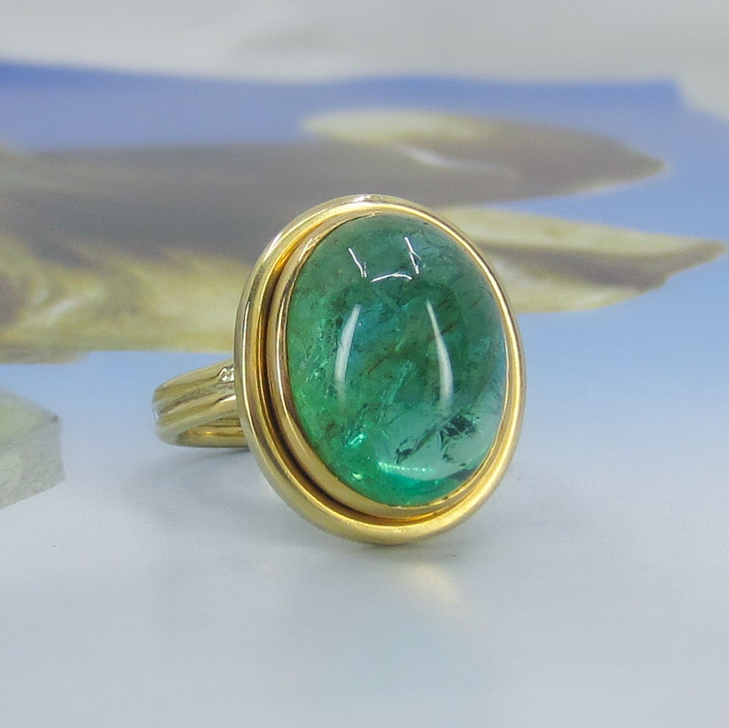 Fabulous Bezel Set 17ct Emerald Cabochon Ring 18k