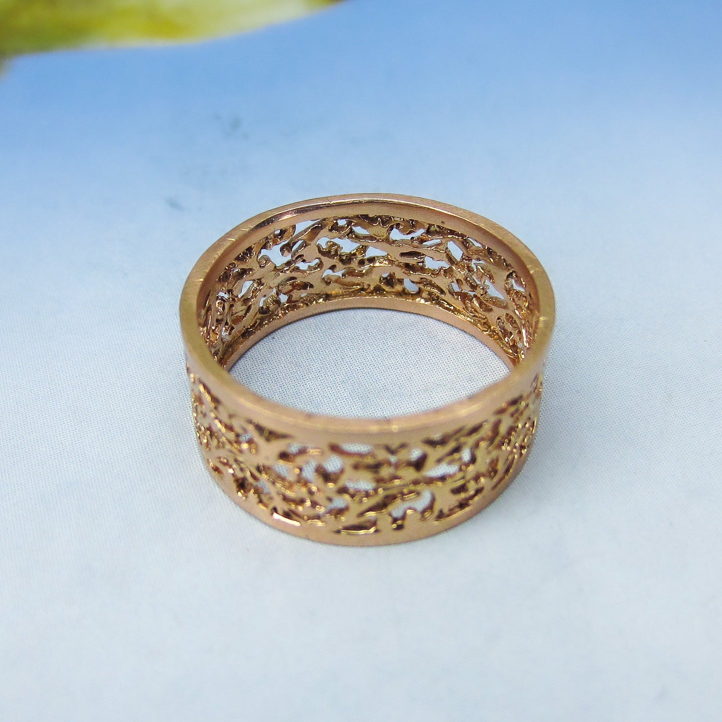 Vintage Wide Openwork Band 18k, Egyptian, size 6 c. 1970