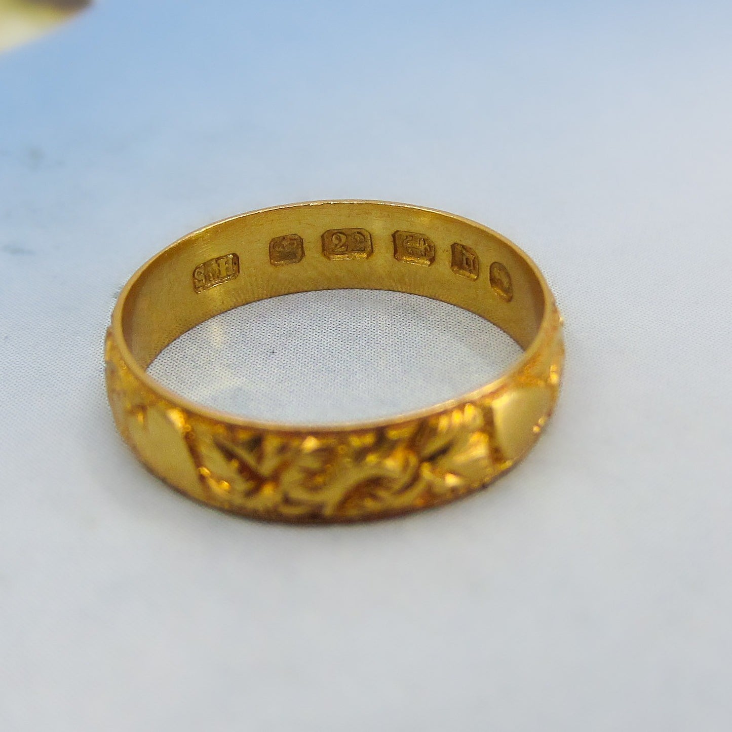 Victorian Heart Pattern Band 22ct, Size 5 British c. 1878