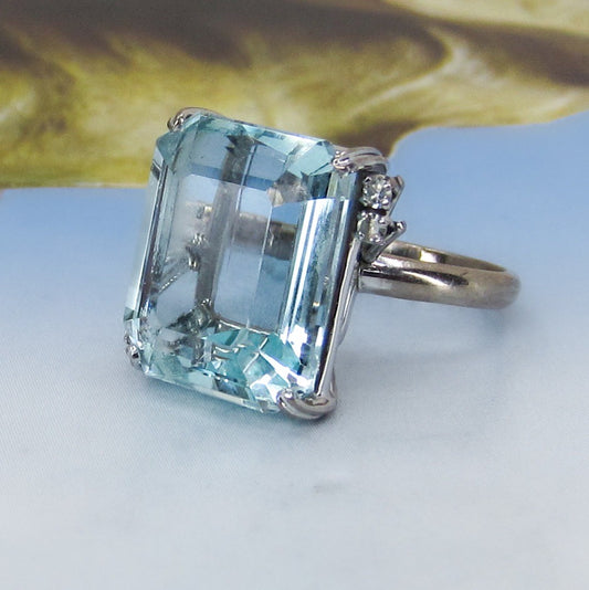 MidCentury Aquamarine and Diamond Ring 18k c. 1960