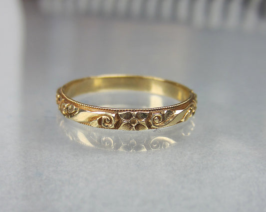 Art Deco Scroll and Flower Patterned Band 14k, Size 7, c. 1940