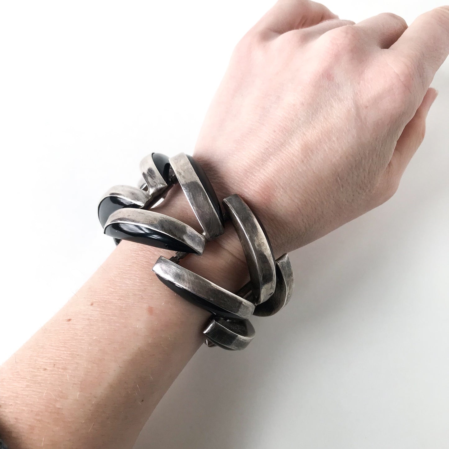 SOLD--Los Ballesteros Modernist Heavy Onyx Chevron Bracelet Sterling, Taxco c. 1960