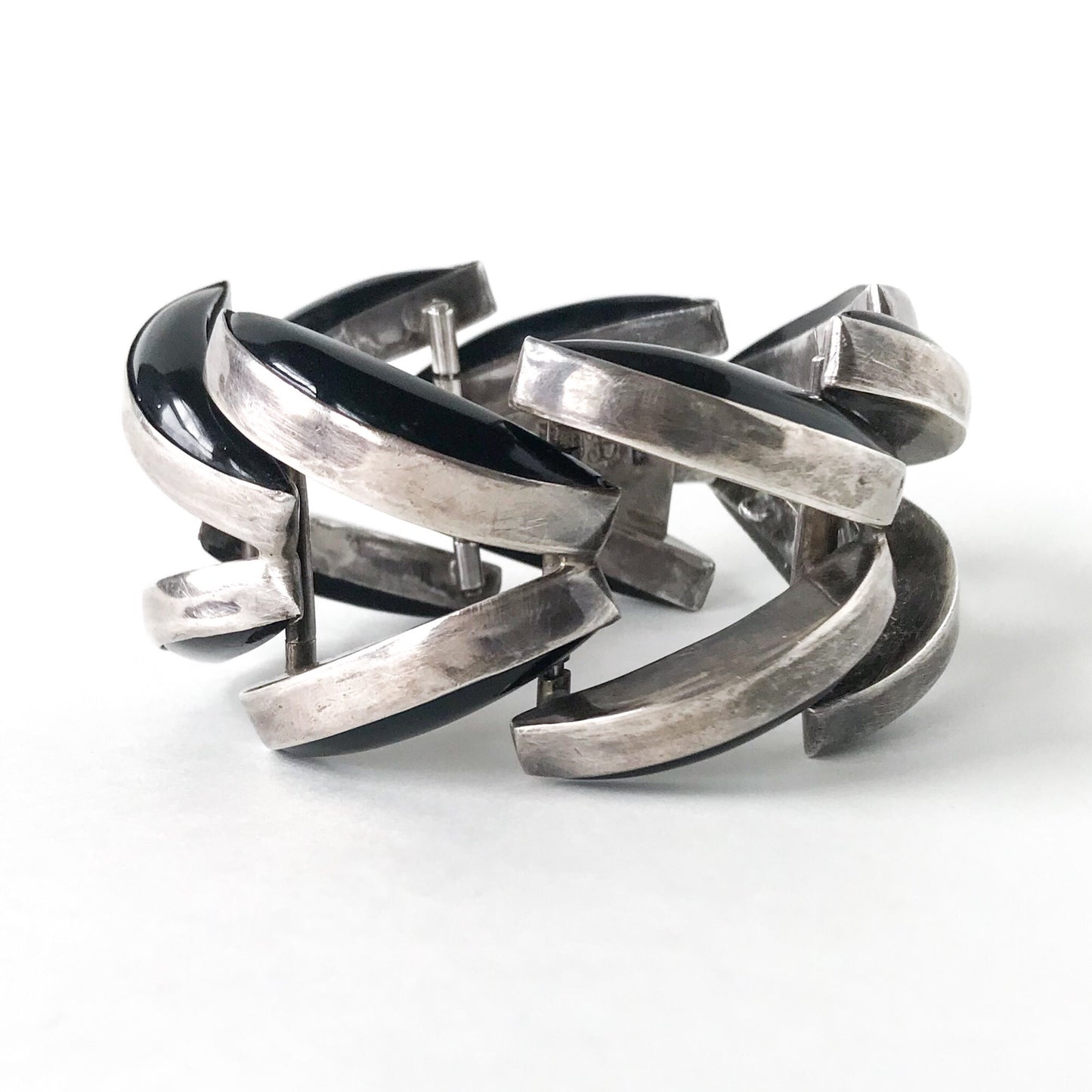 SOLD--Los Ballesteros Modernist Heavy Onyx Chevron Bracelet Sterling, Taxco c. 1960
