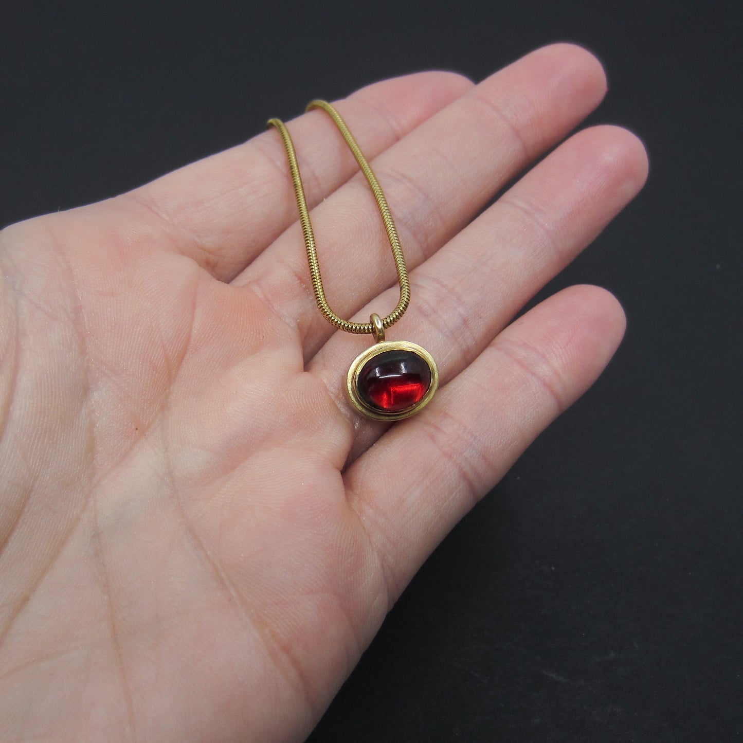SOLD-Vintage Bezel Set Garnet Pendant and Chain, 9ct Dublin c. 2001
