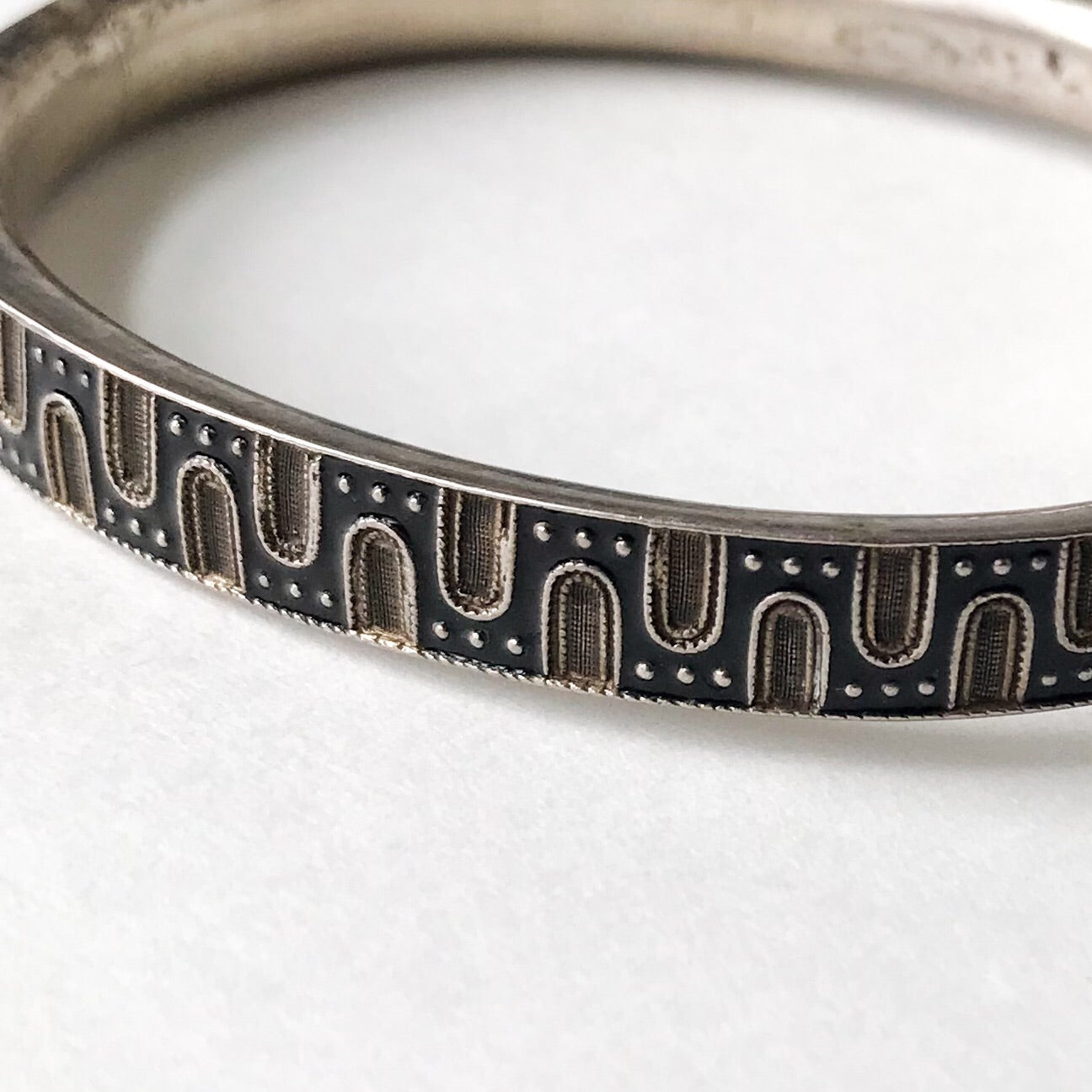 SOLD-Art Deco Black Enamel Patterned Bracelet Silver c. 1920, Vienna