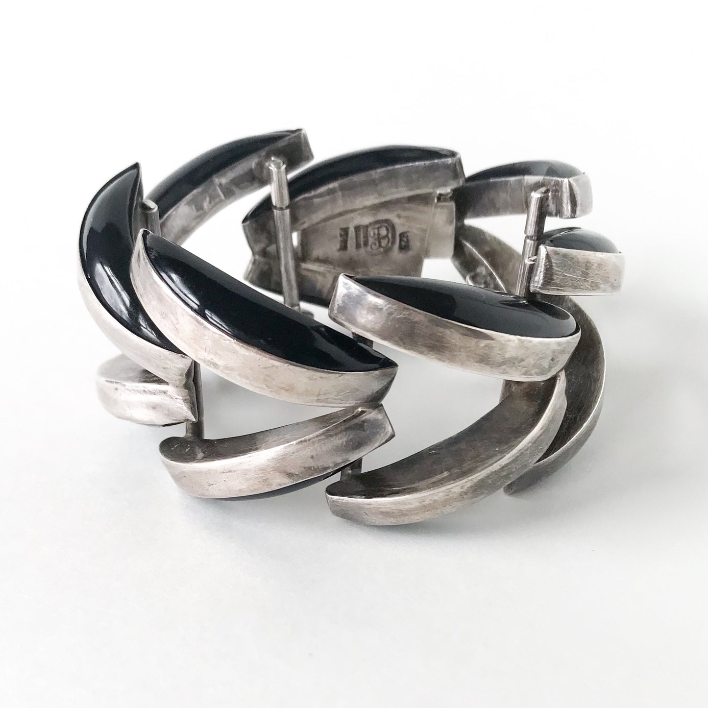 SOLD--Los Ballesteros Modernist Heavy Onyx Chevron Bracelet Sterling, Taxco c. 1960