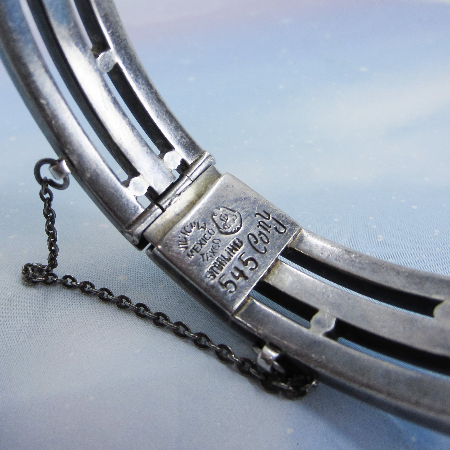 Heavy Mid-Century Taxco Hinged Bangle Sterling, Cony c. 1950