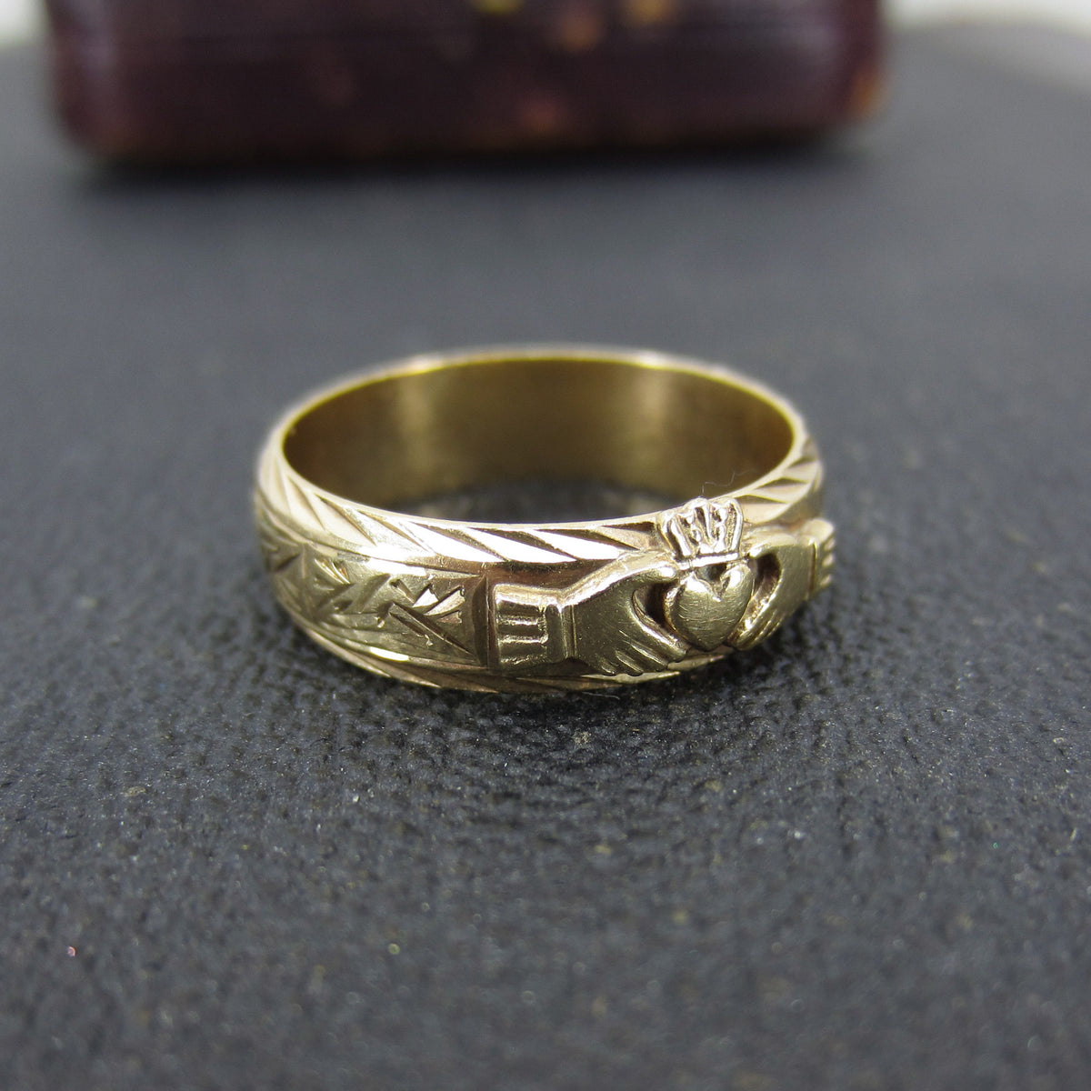 Vintage Irish Claddagh Band 9k, Size 6.5 Dublin c. 1995