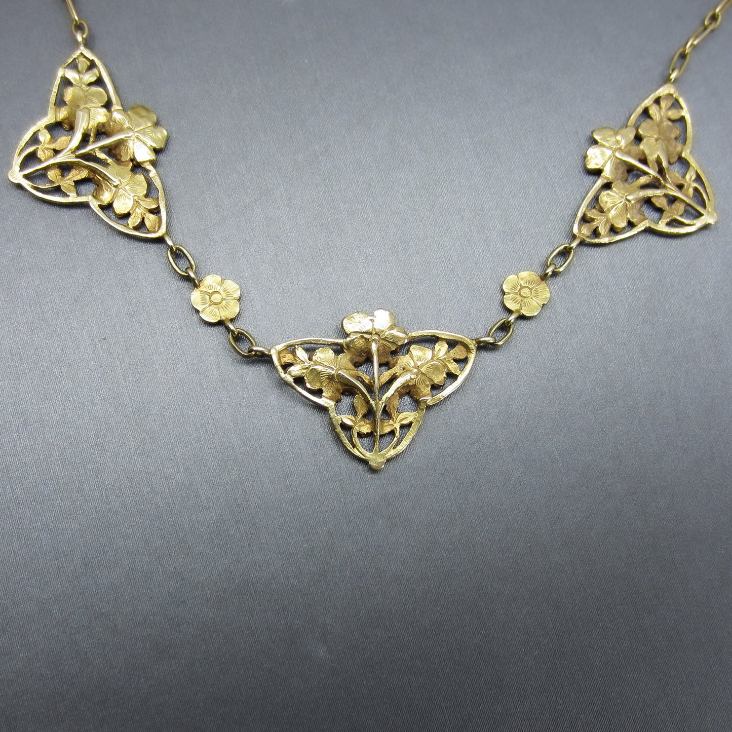 Art Nouveau Floral Necklace 18k, French c. 1890