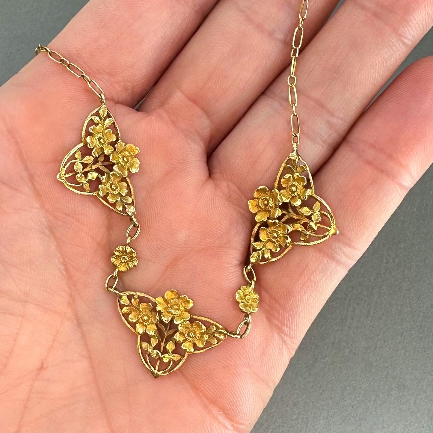 Art Nouveau Floral Necklace 18k, French c. 1890