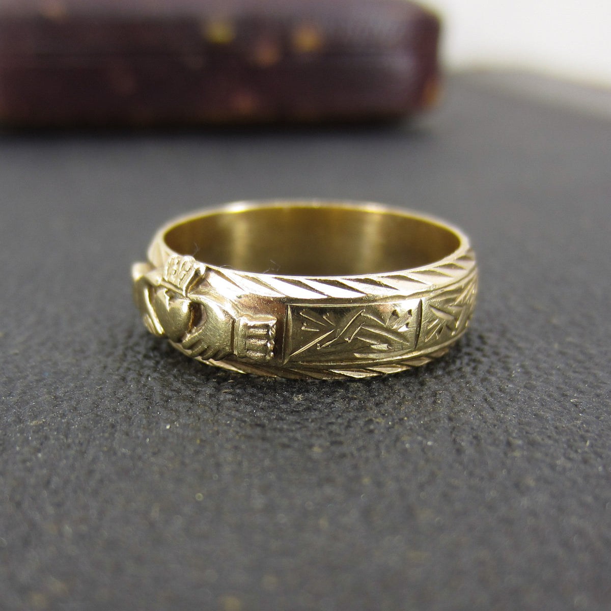 Vintage Irish Claddagh Band 9k, Size 6.5 Dublin c. 1995
