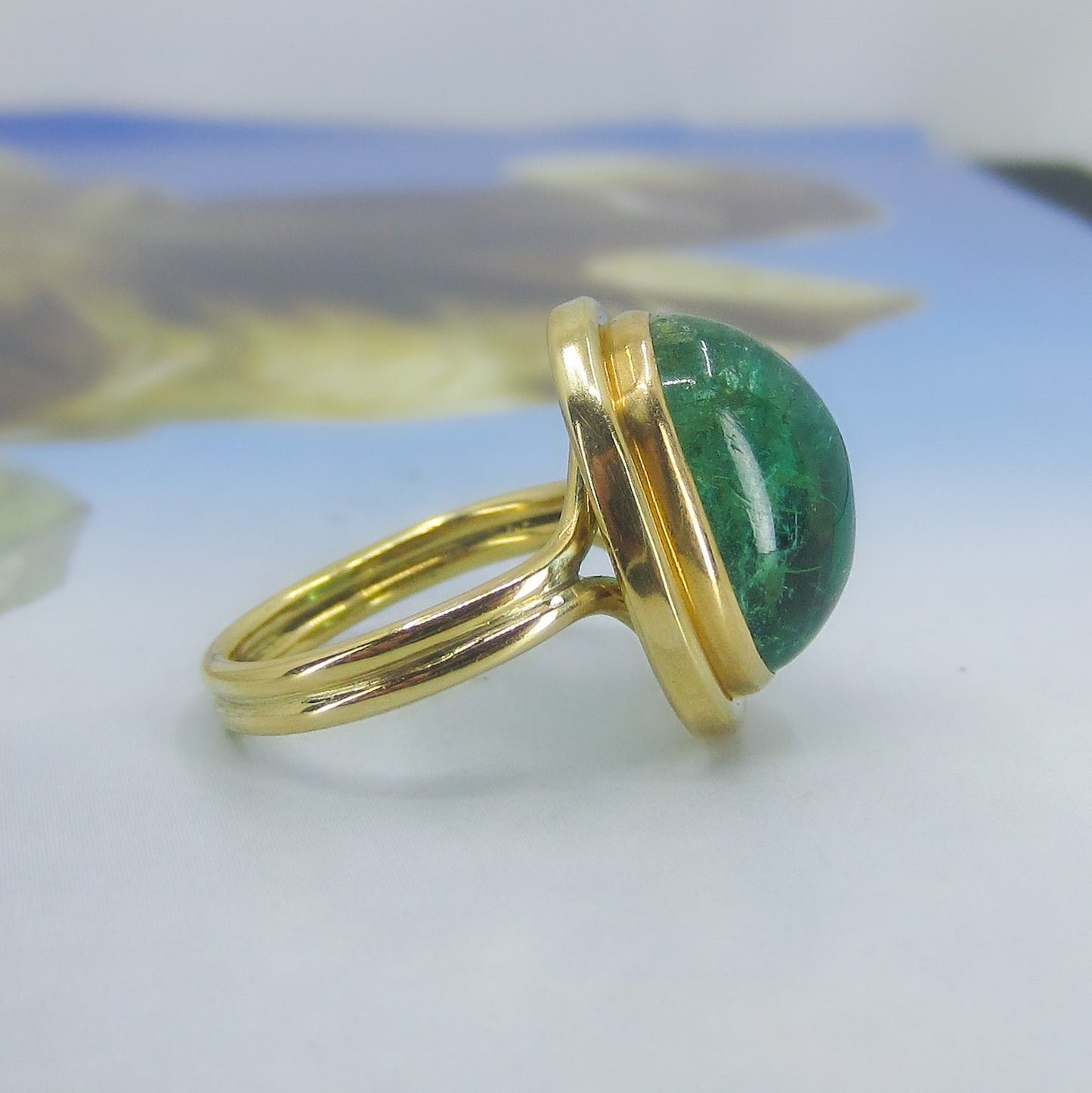 Fabulous Bezel Set 17ct Emerald Cabochon Ring 18k