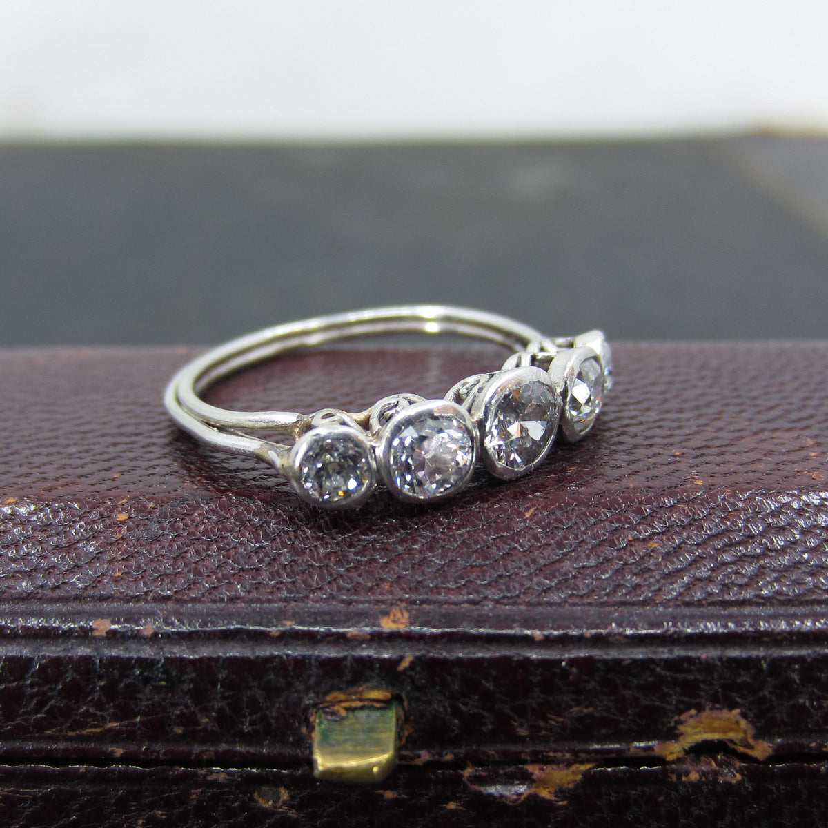 Edwardian Five Diamond 1.00ctw Band Platinum c. 1910