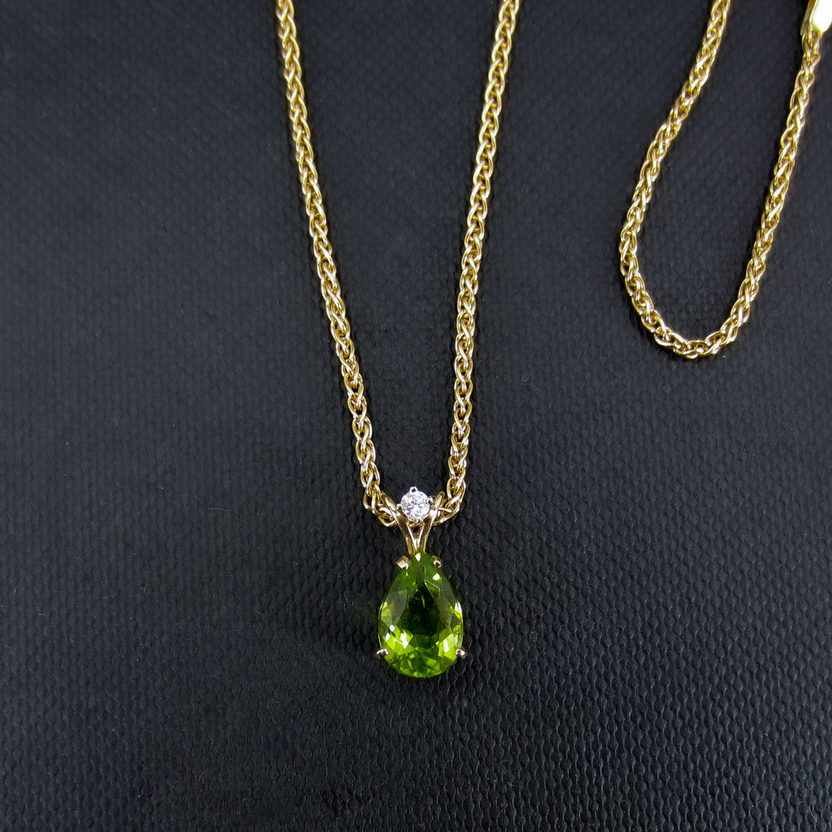 Gorgeous Pear Cut Peridot and Diamond Necklace 18k