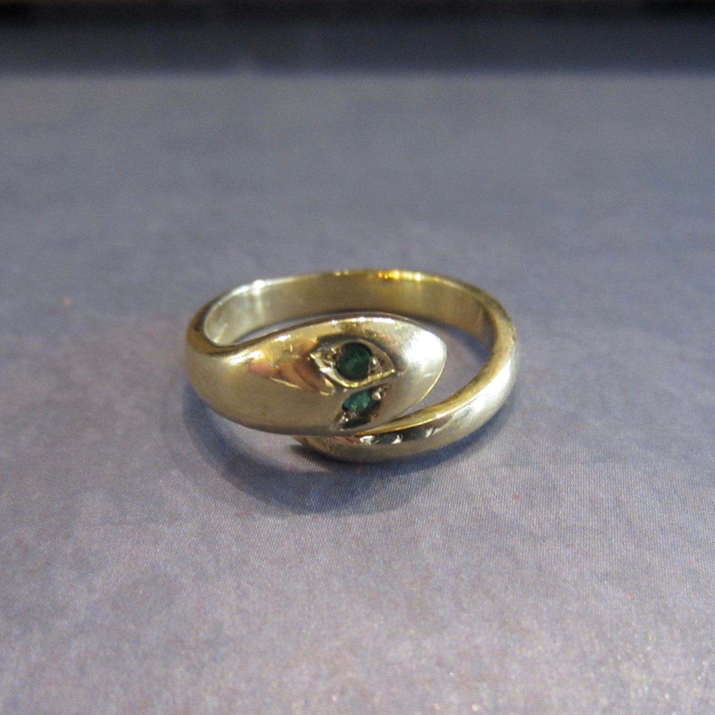 Vintage Emerald Eye Snake Ring 18k c. 1970