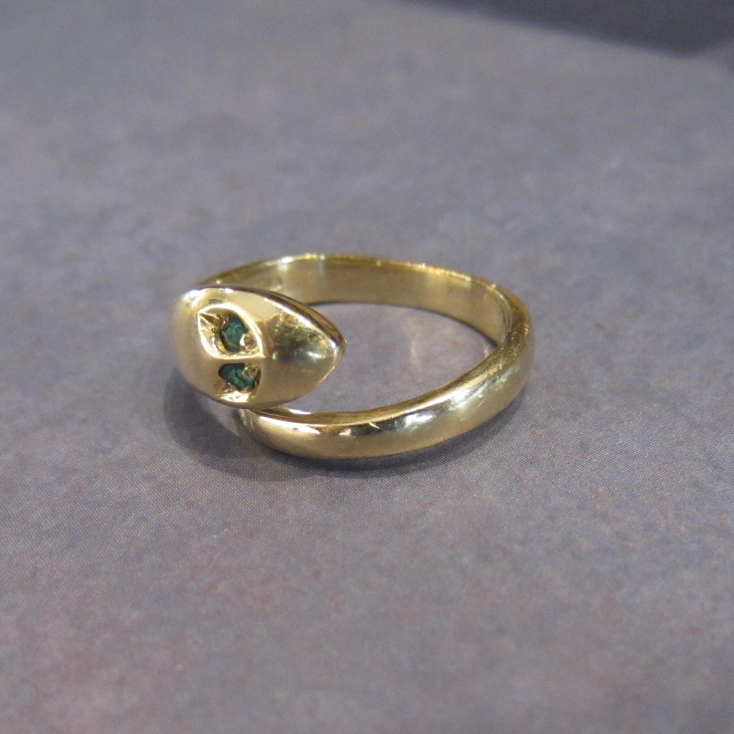 Vintage Emerald Eye Snake Ring 18k c. 1970