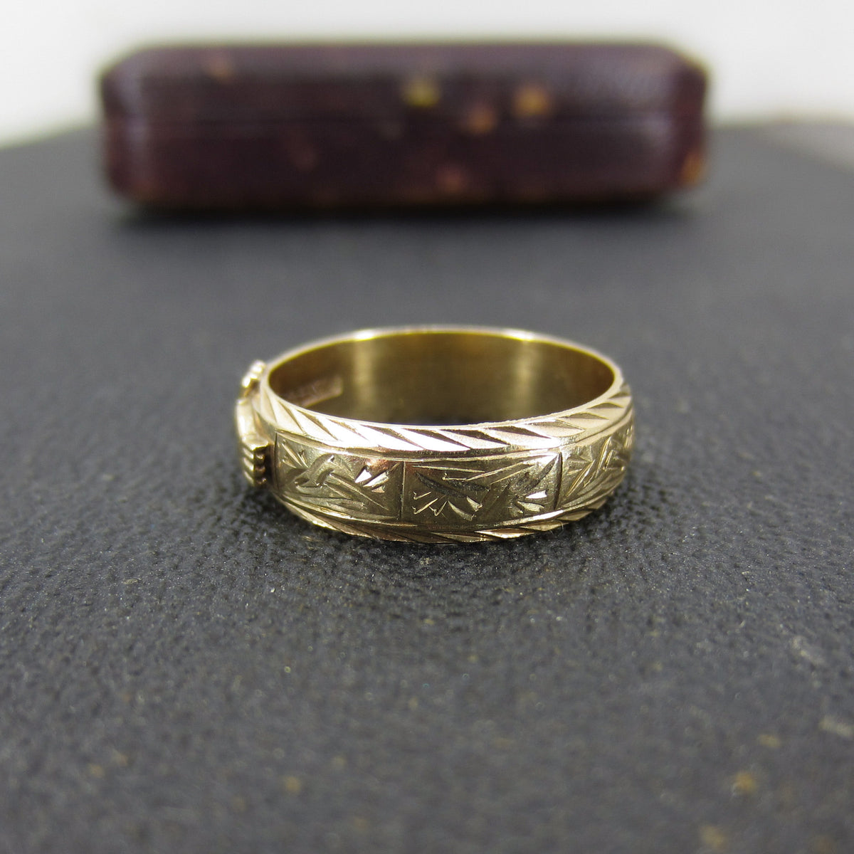 Vintage Irish Claddagh Band 9k, Size 6.5 Dublin c. 1995