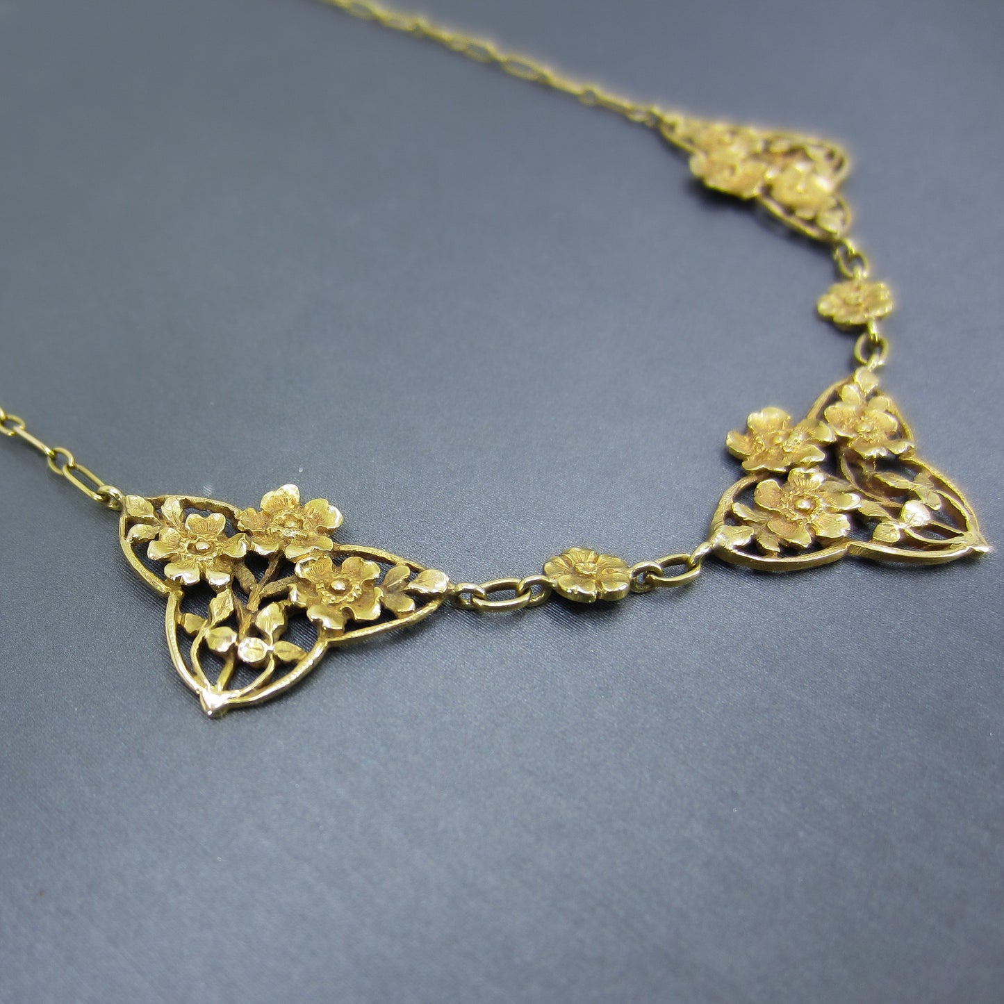 Art Nouveau Floral Necklace 18k, French c. 1890