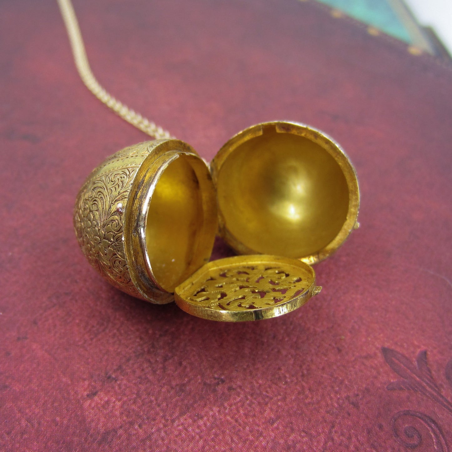 Rare Victorian Vinaigrette Egg Locket 15k c. 1860