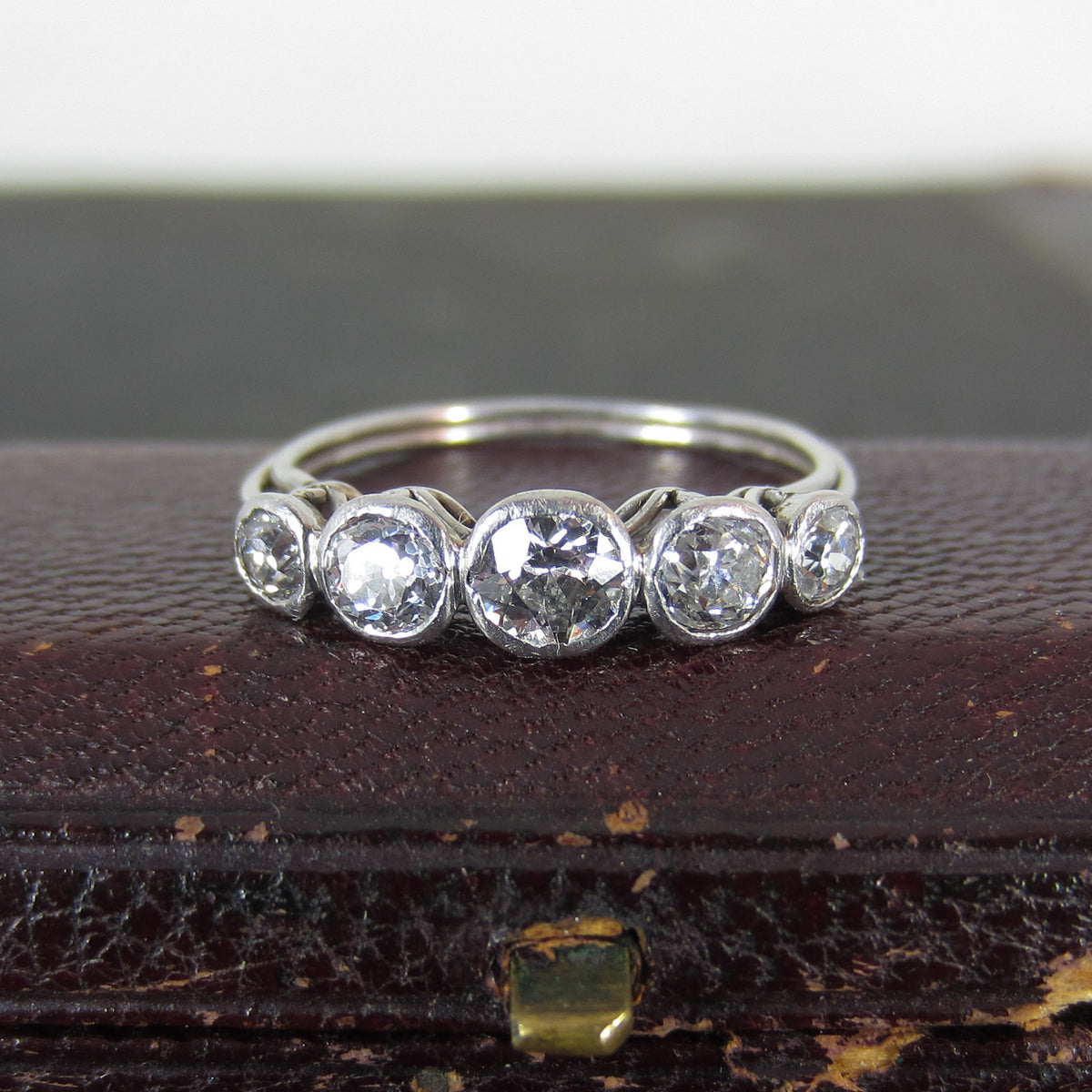 Edwardian Five Diamond 1.00ctw Band Platinum c. 1910