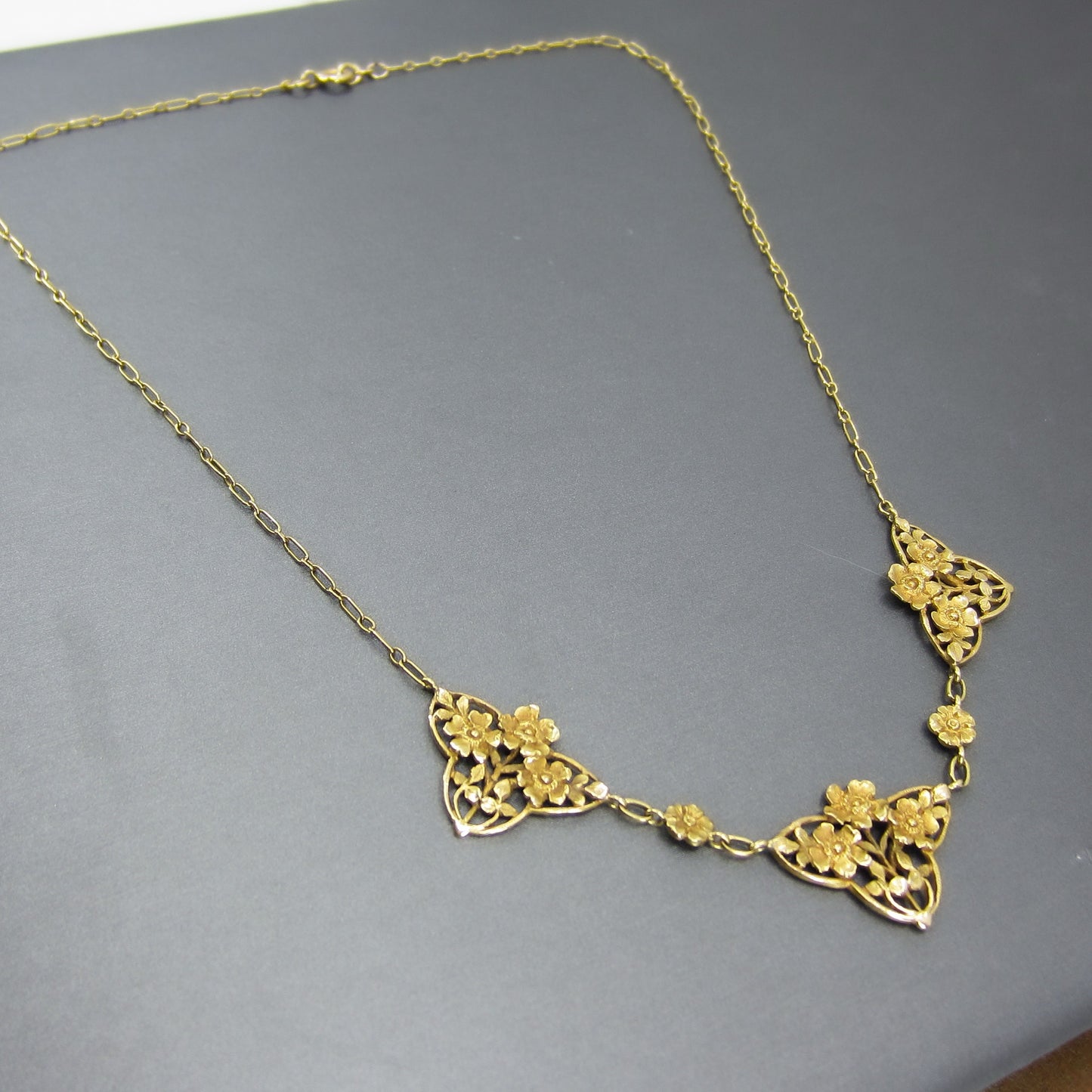 Art Nouveau Floral Necklace 18k, French c. 1890