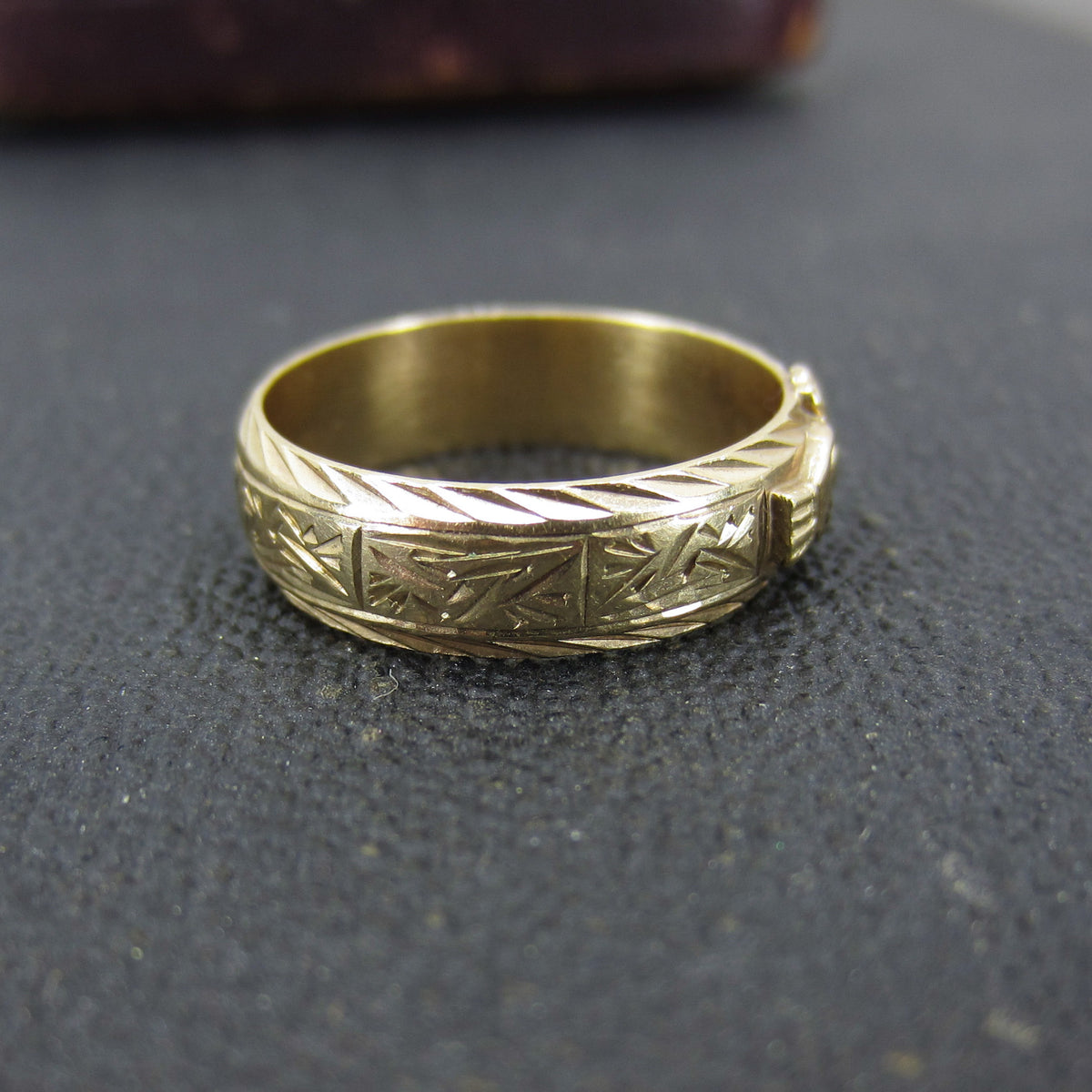 Vintage Irish Claddagh Band 9k, Size 6.5 Dublin c. 1995