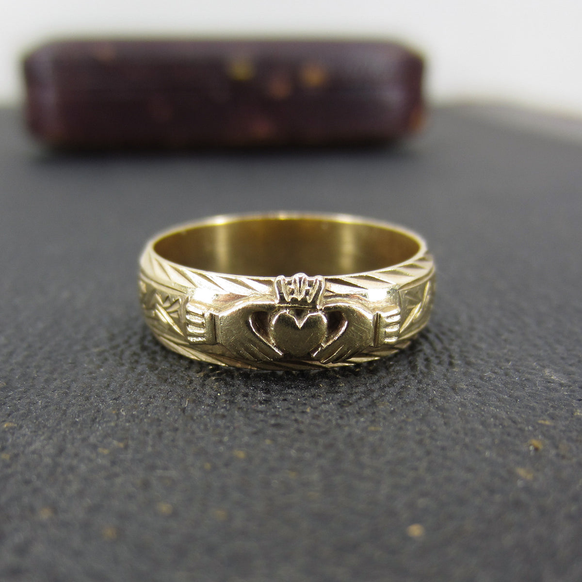 Vintage Irish Claddagh Band 9k, Size 6.5 Dublin c. 1995
