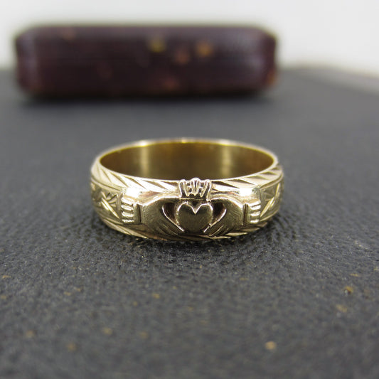 Vintage Irish Claddagh Band 9k, Size 6.5 Dublin c. 1995