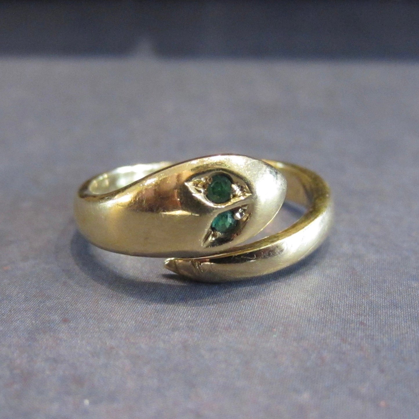 Vintage Emerald Eye Snake Ring 18k c. 1970