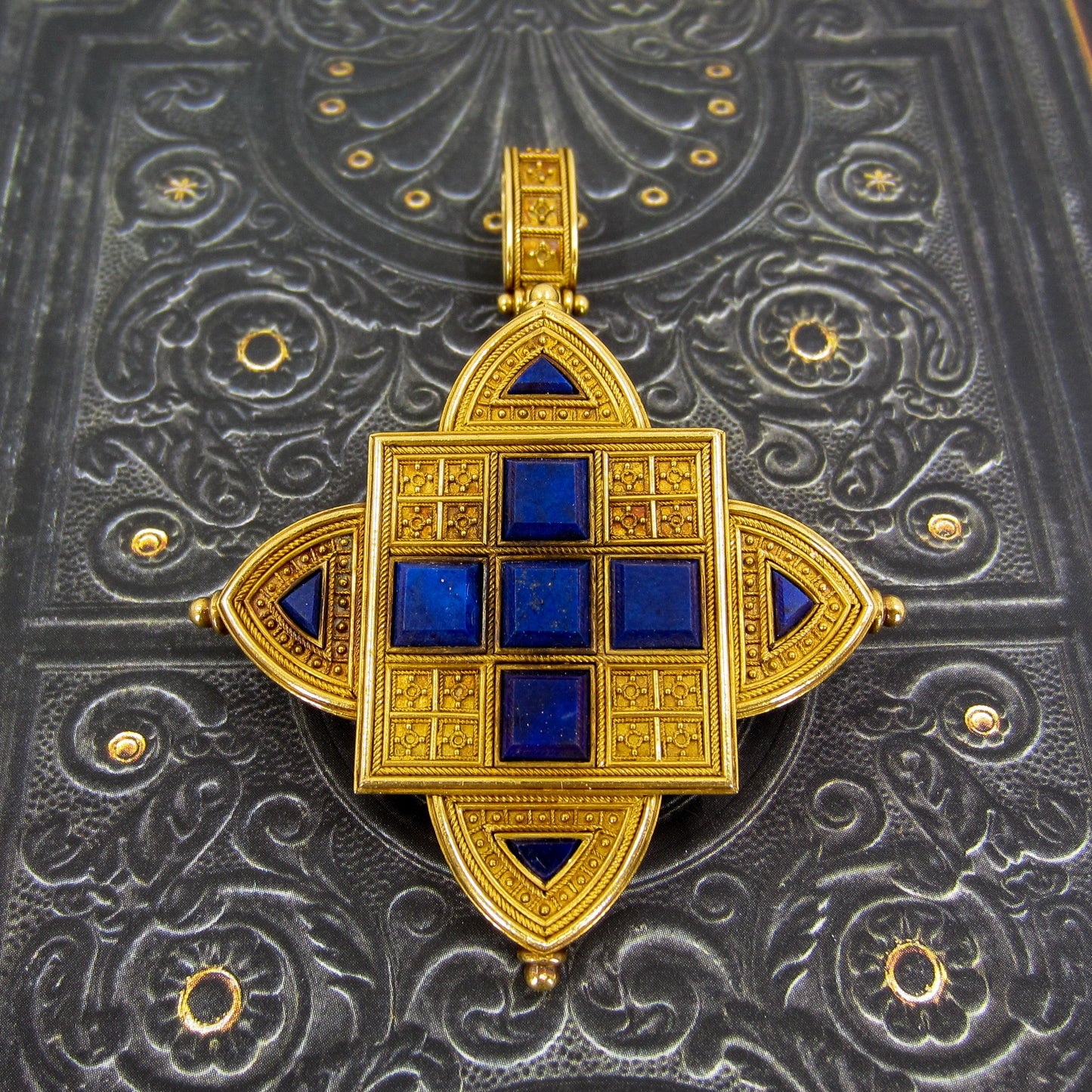 Incredible Victorian Renaissance Revival Lapis Pendant/Brooch 22k c. 1860