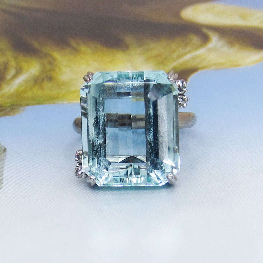 18k aquamarine deals ring