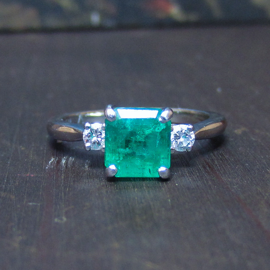 Vintage Emerald and Diamond Ring 18k