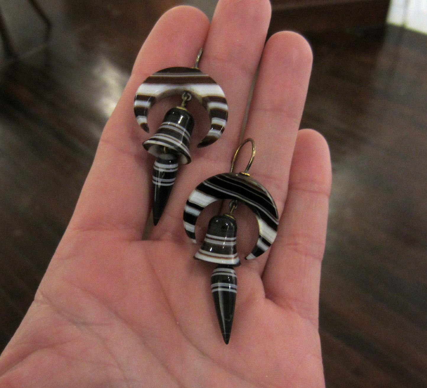 Victorian Banded Agate Crescent Earrings 9k c. 1870