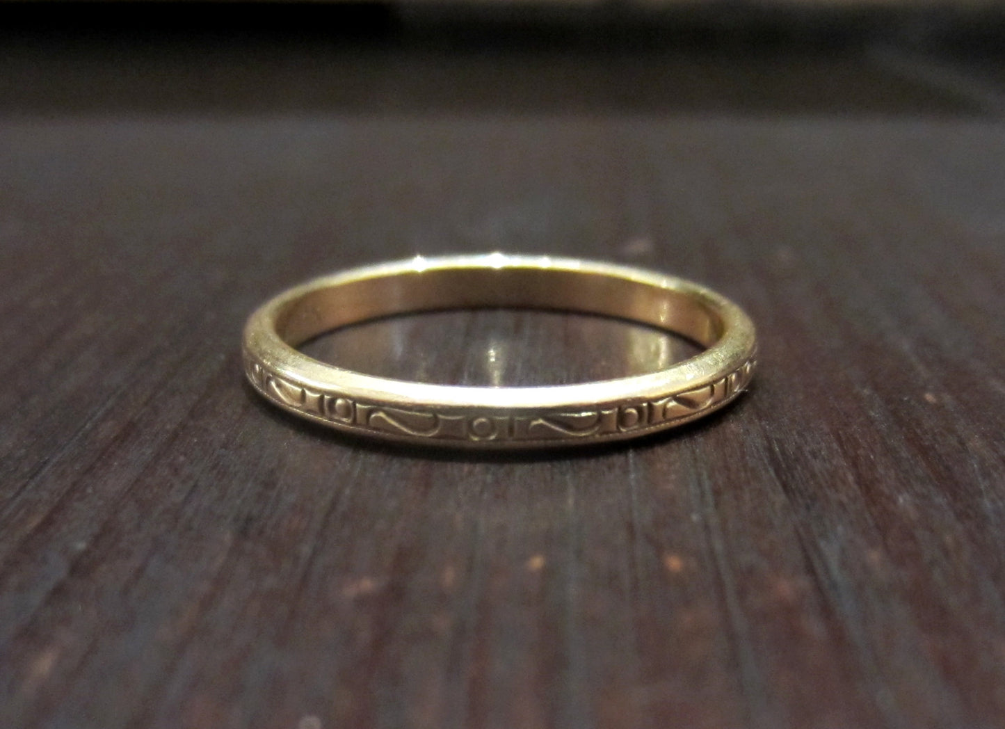 SOLD--Art Deco Circle Pattern Band 14k Size 7.5 c. 1940