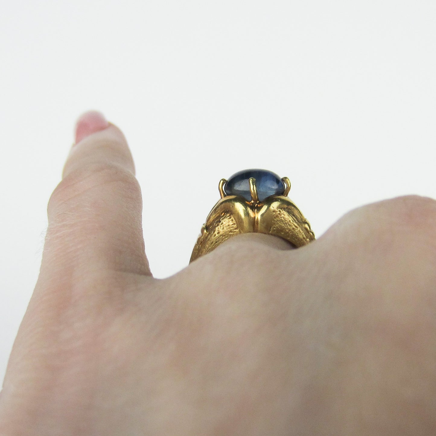 SOLD-Vintage Sapphire Cabochon Ring 18k c. 1970