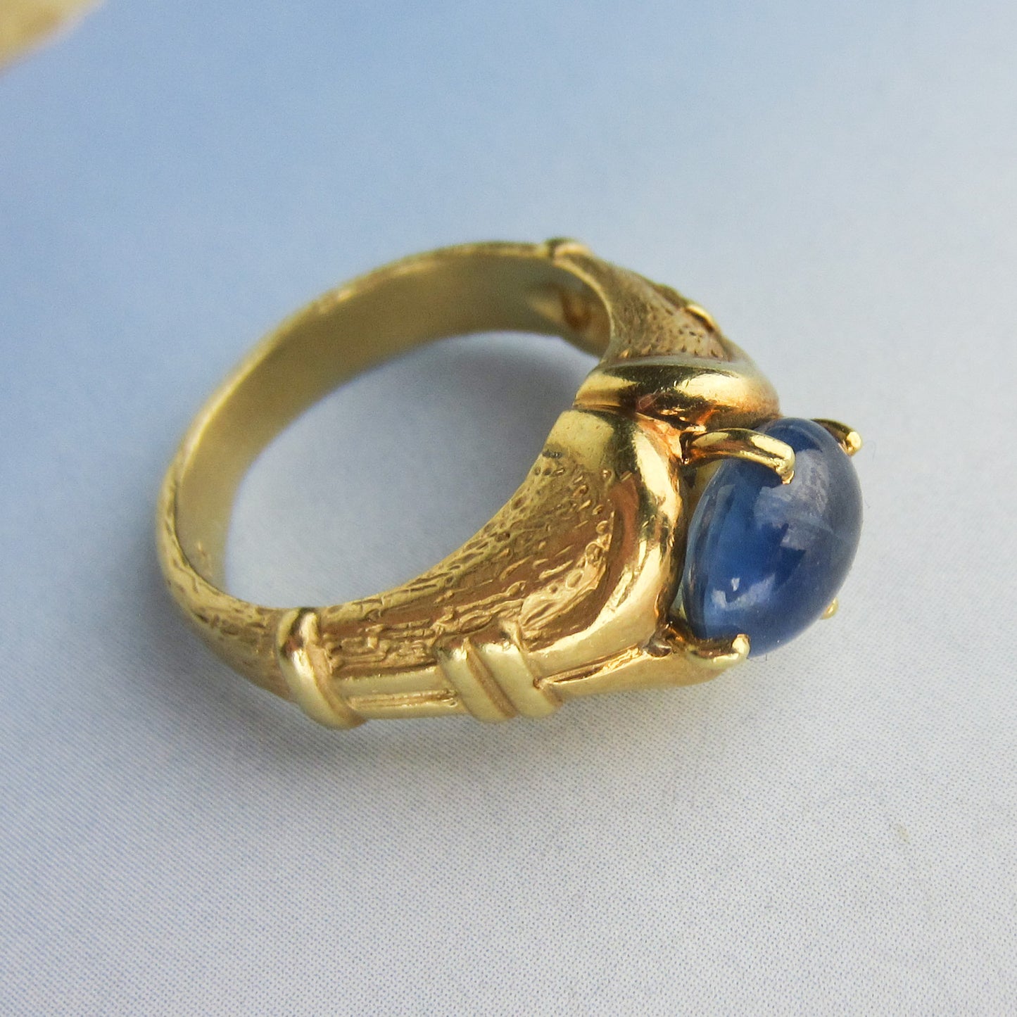 SOLD-Vintage Sapphire Cabochon Ring 18k c. 1970