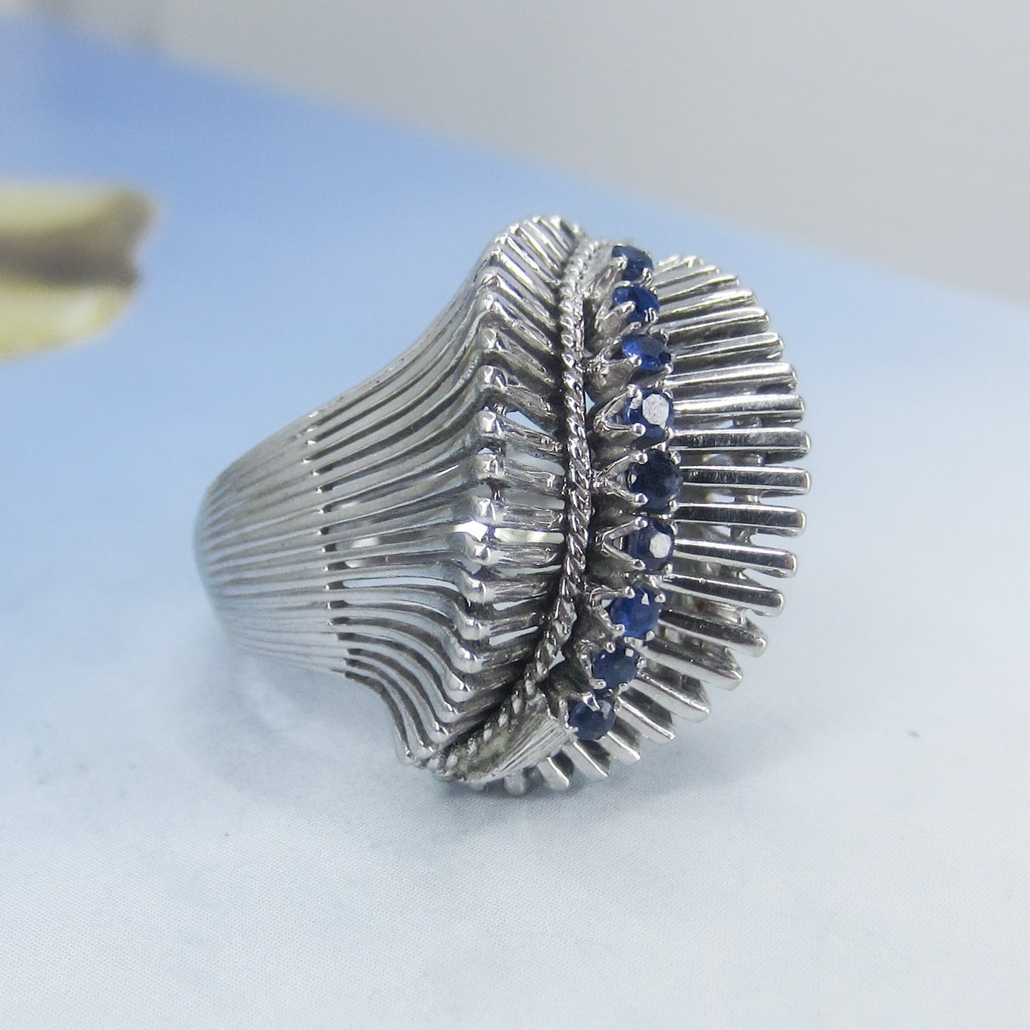 Retro Sapphire Cocktail Ring 18k c. 1950