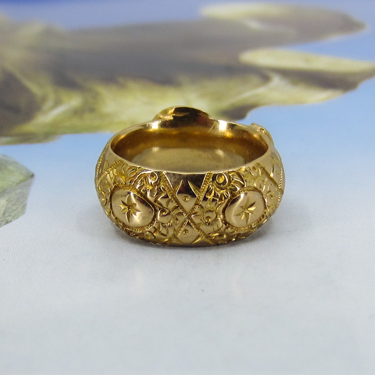 Victorian Wide Patterned Buckle Ring 18k, British c. 1890 size 6.25