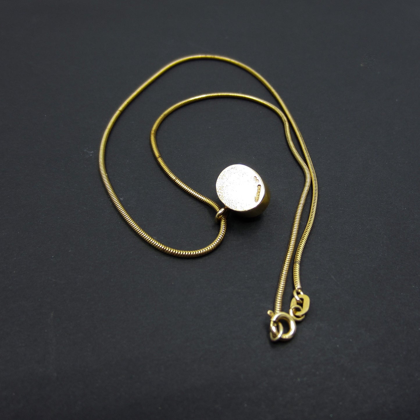 SOLD-Vintage Bezel Set Garnet Pendant and Chain, 9ct Dublin c. 2001