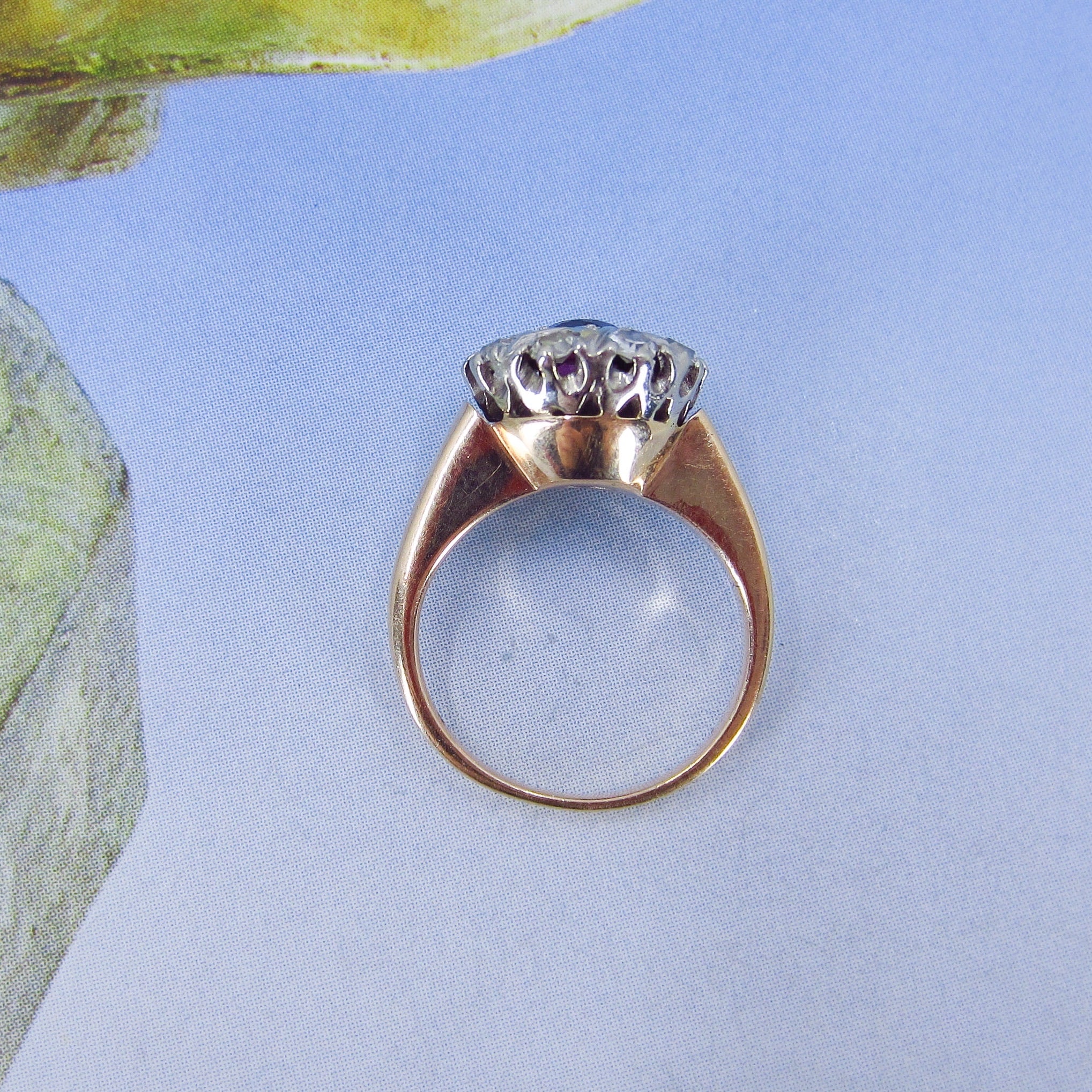 Diamond chip clearance cluster ring