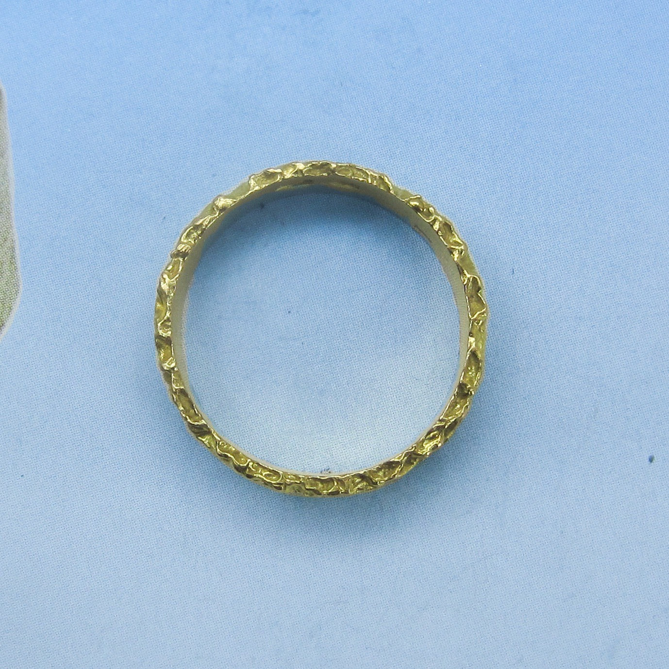 Mid-Century 6mm Nugget Motif Band 18k Italy, size 10.25 c. 1970