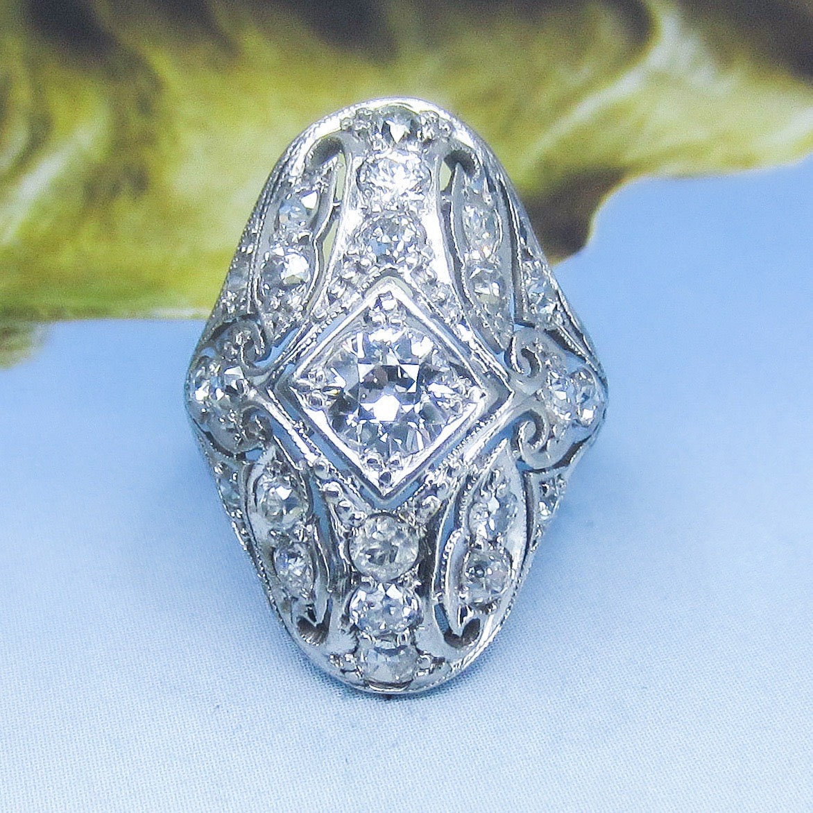 Art Deco Exquisite Diamond Dinner Ring Platinum c. 1920