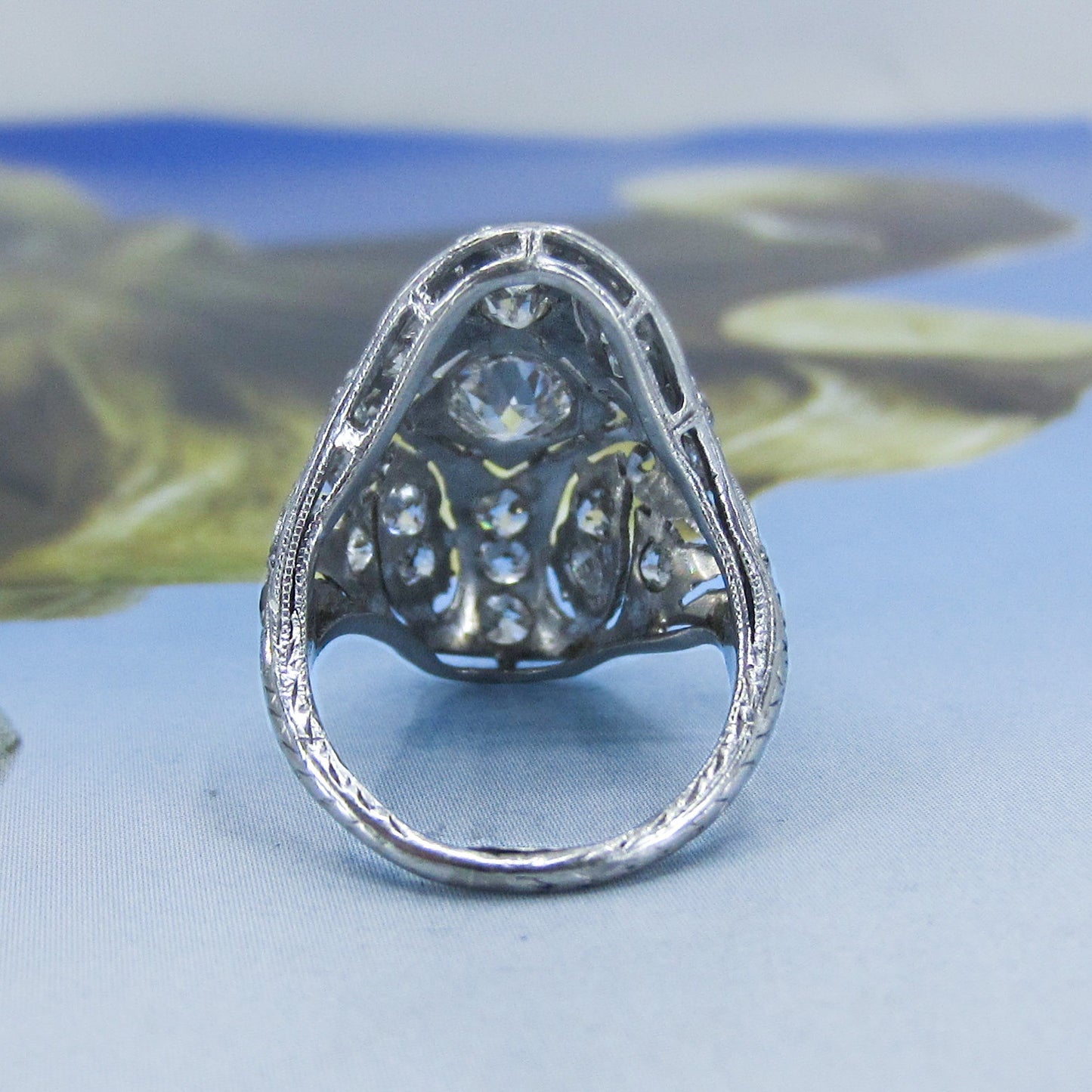 Art Deco Exquisite Diamond Dinner Ring Platinum c. 1920