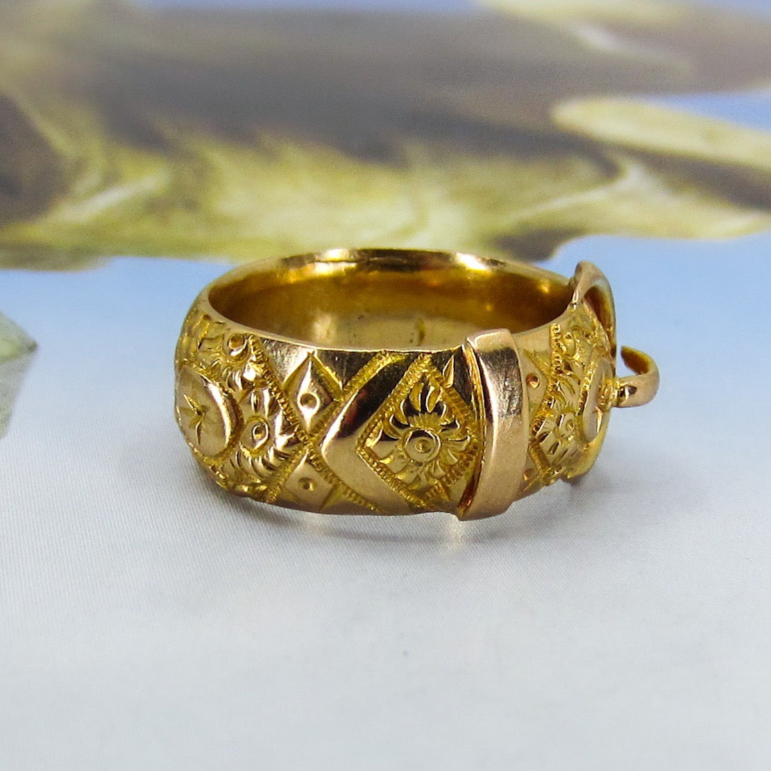 Victorian Wide Patterned Buckle Ring 18k, British c. 1890 size 6.25