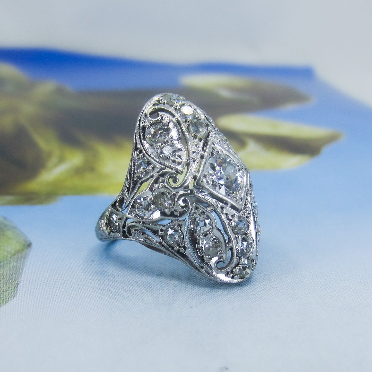 Art Deco Exquisite Diamond Dinner Ring Platinum c. 1920