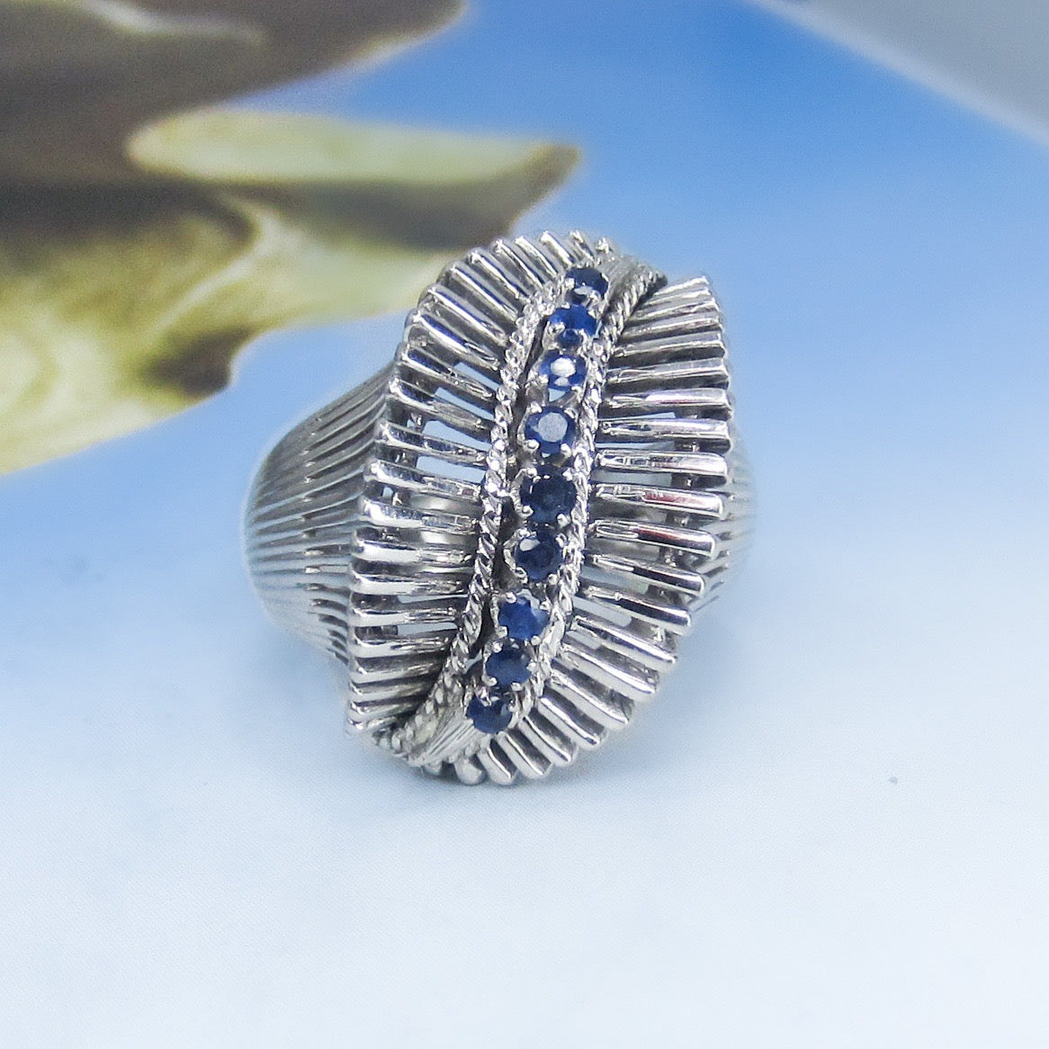 Retro Sapphire Cocktail Ring 18k c. 1950