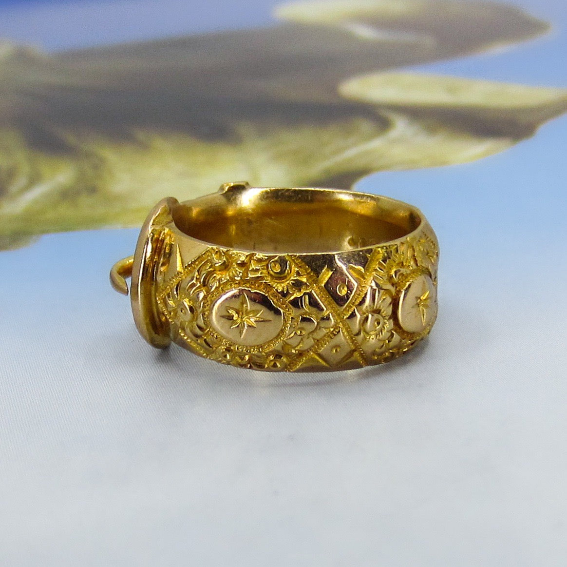 Victorian Wide Patterned Buckle Ring 18k, British c. 1890 size 6.25