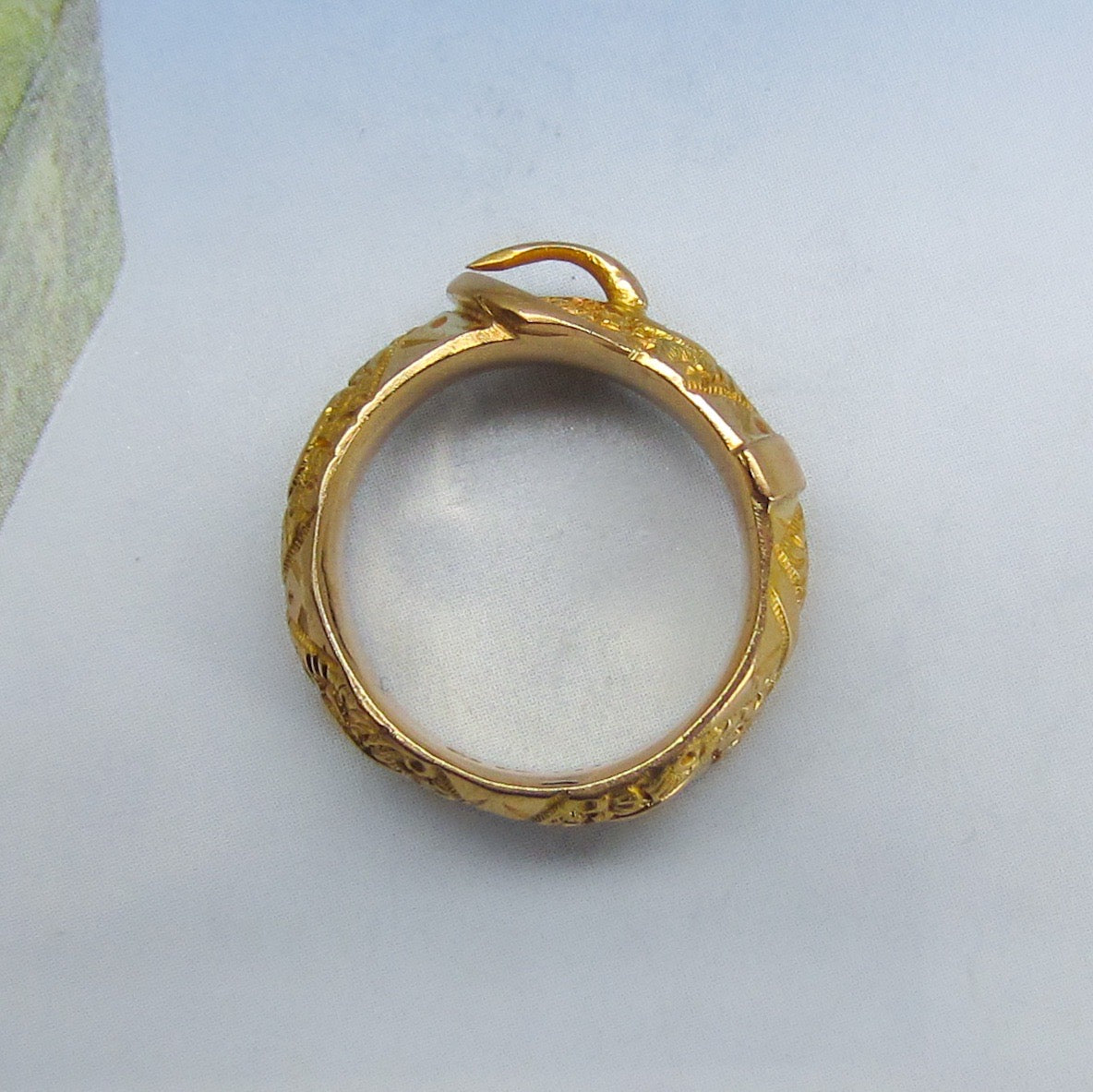Victorian Wide Patterned Buckle Ring 18k, British c. 1890 size 6.25